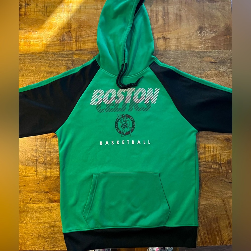 NBA Celtics Unisex Sweatshirt size small.
